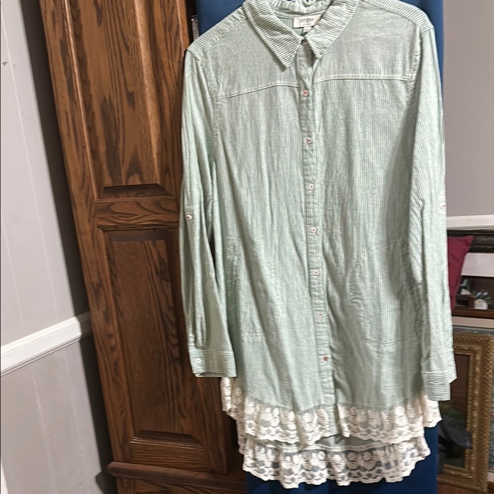 Umgee Mint Green Button-Up Tunic with Lace Hem